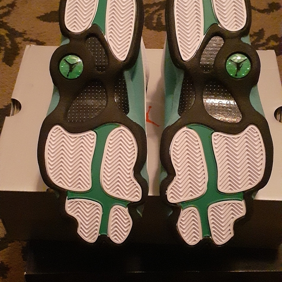 Lucky green air jordan 13's - Picture 2 of 3